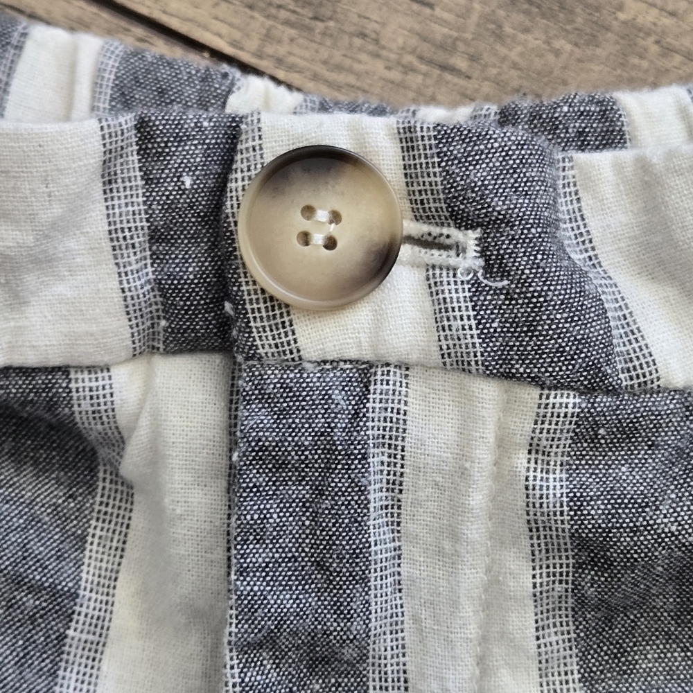 Heartloom Striped Gray and White Women's Medium Shorts - Picture 4 of 13